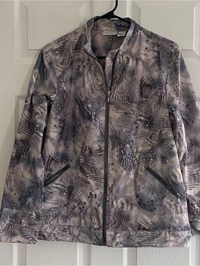 Chicos Zenergy Women's Patterned Zip Front Jacket Gray Tie-Dye sz2 great jacket